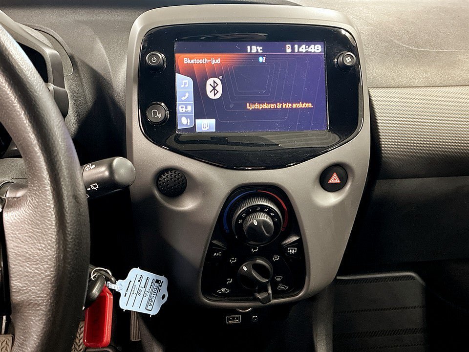 Vehicle Image 12