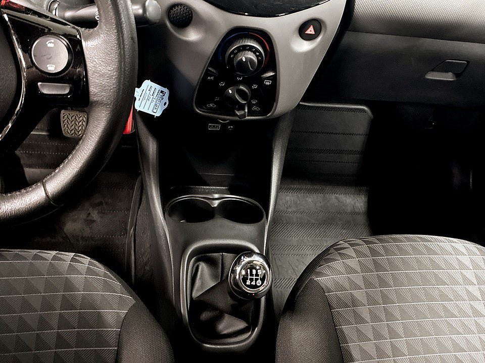 Vehicle Image 13