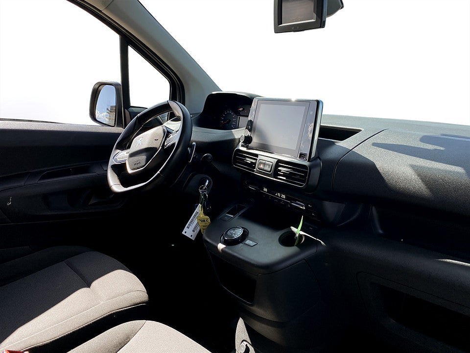 Vehicle Image 16
