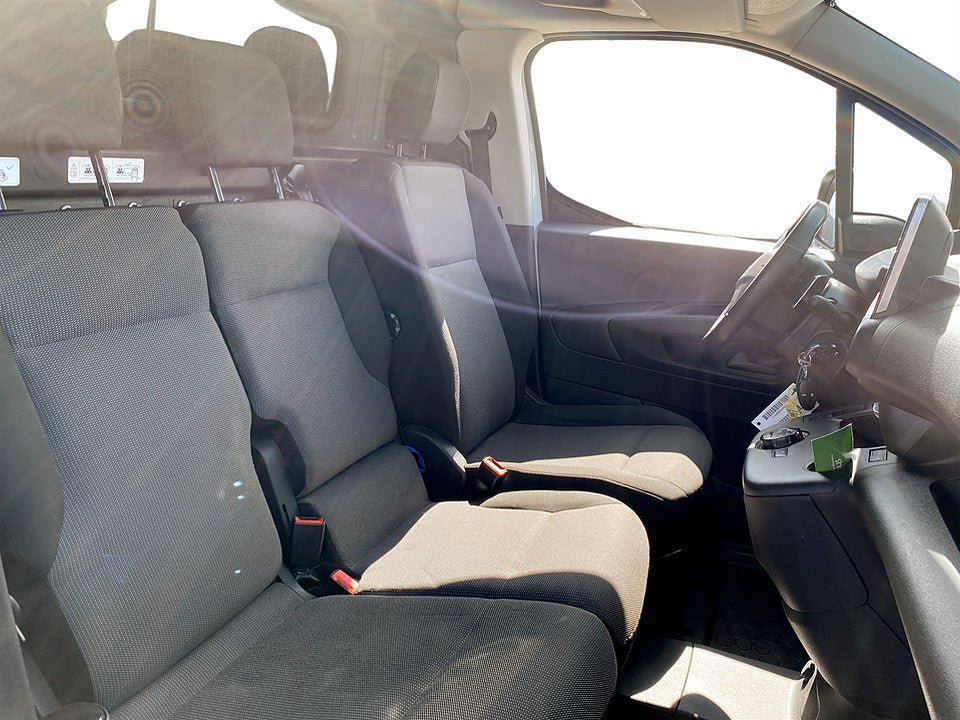 Vehicle Image 17