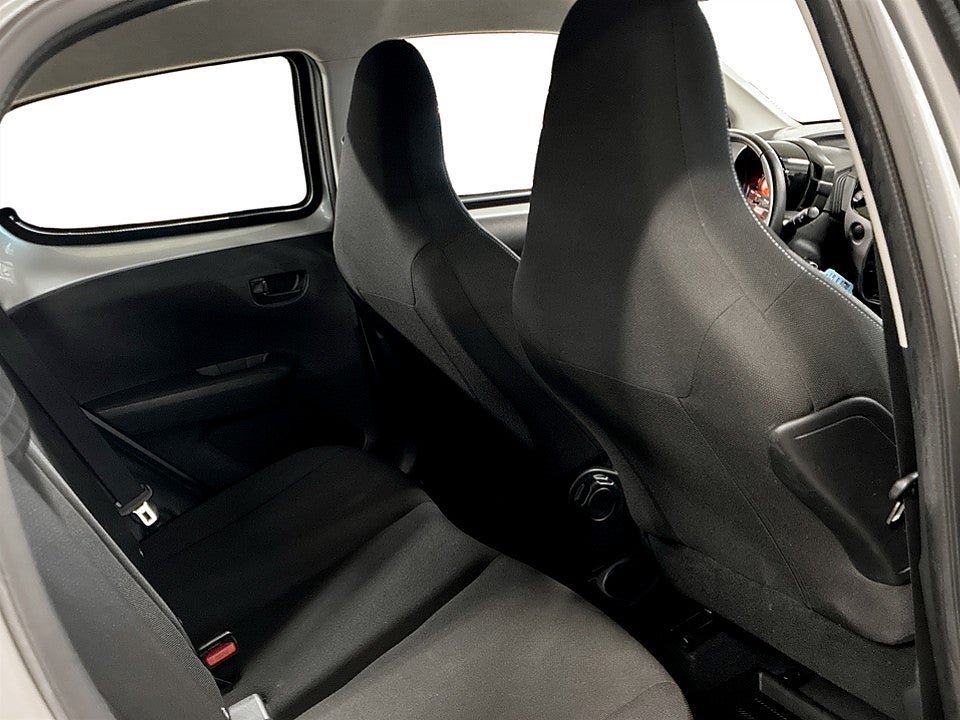 Vehicle Image 15