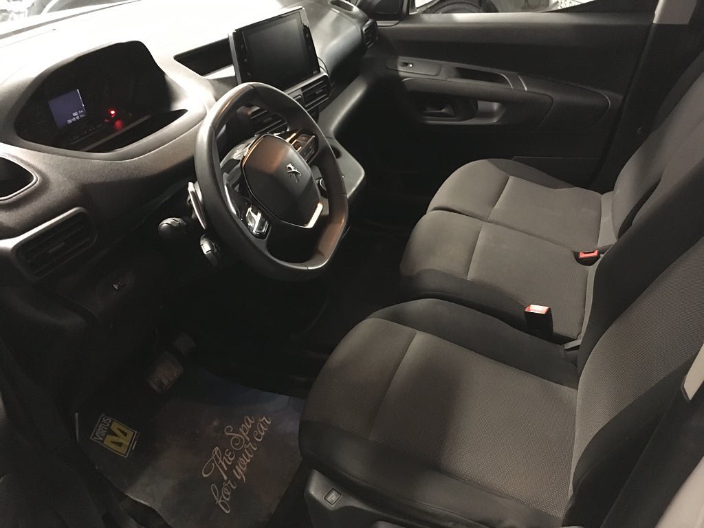 Vehicle Image 7