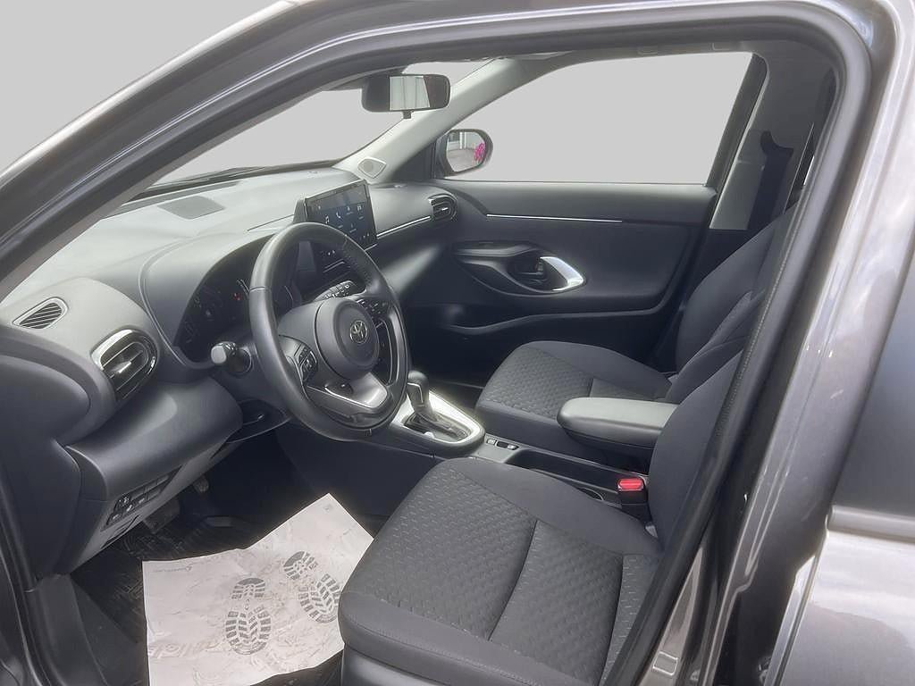 Vehicle Image 6