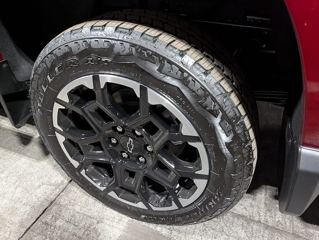 Vehicle Image 12