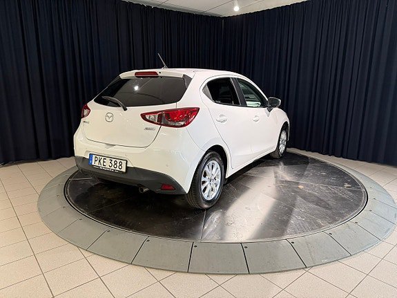 Vehicle Image 6