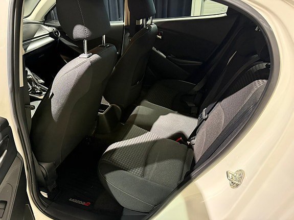 Vehicle Image 12