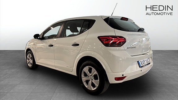 Vehicle Image 6