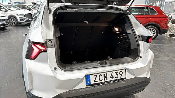 Vehicle Image 7