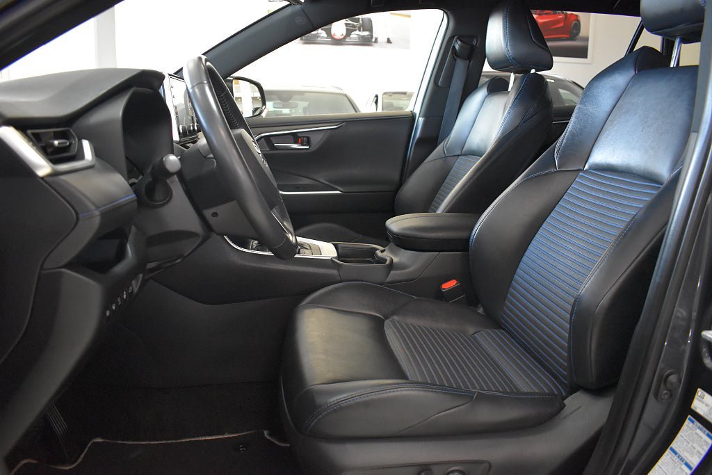 Vehicle Image 9
