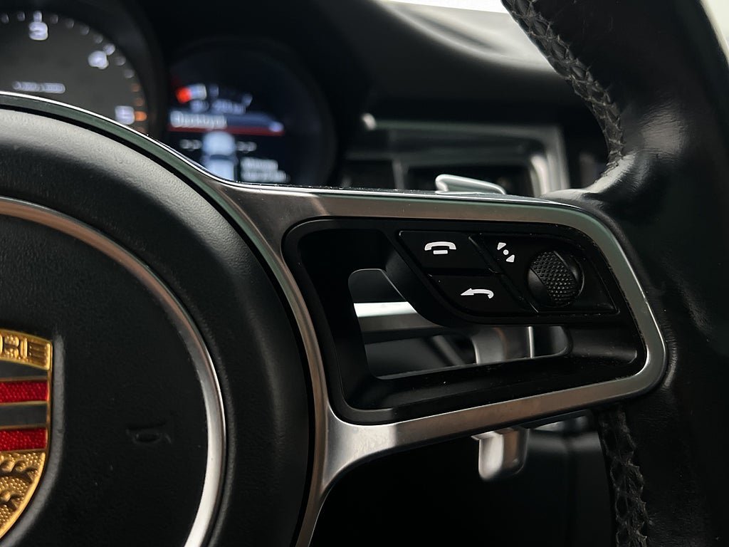 Vehicle Image 32