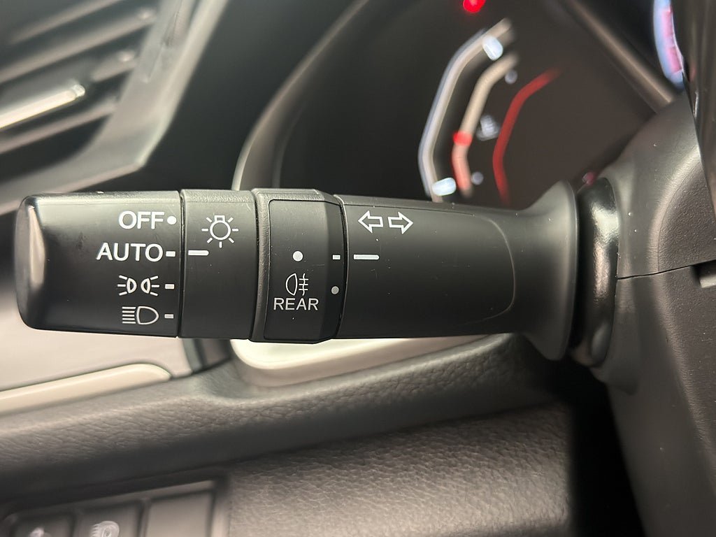 Vehicle Image 26