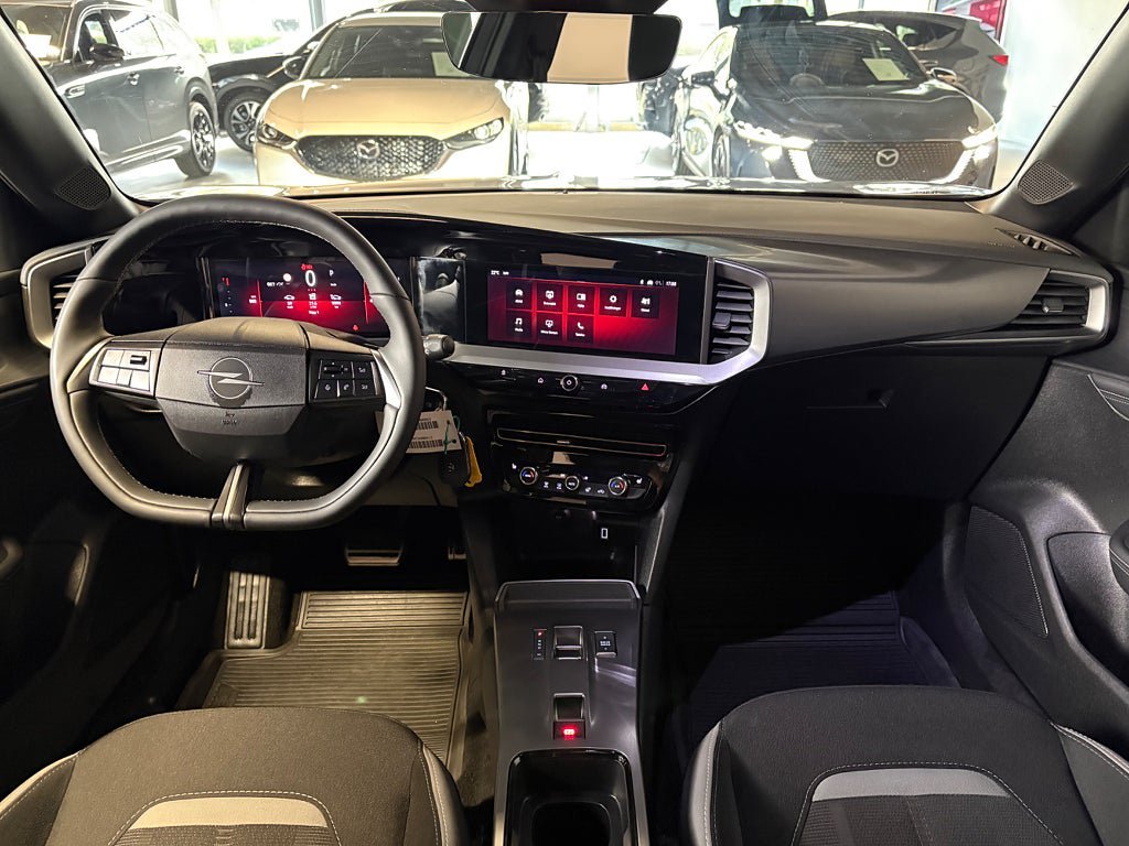 Vehicle Image 12