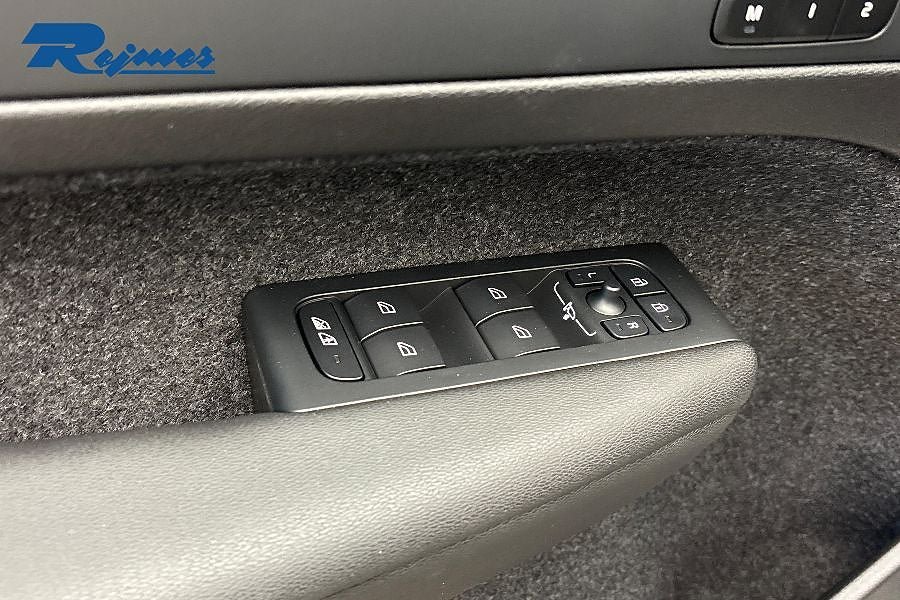 Vehicle Image 26