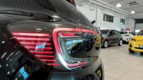 Vehicle Image 11