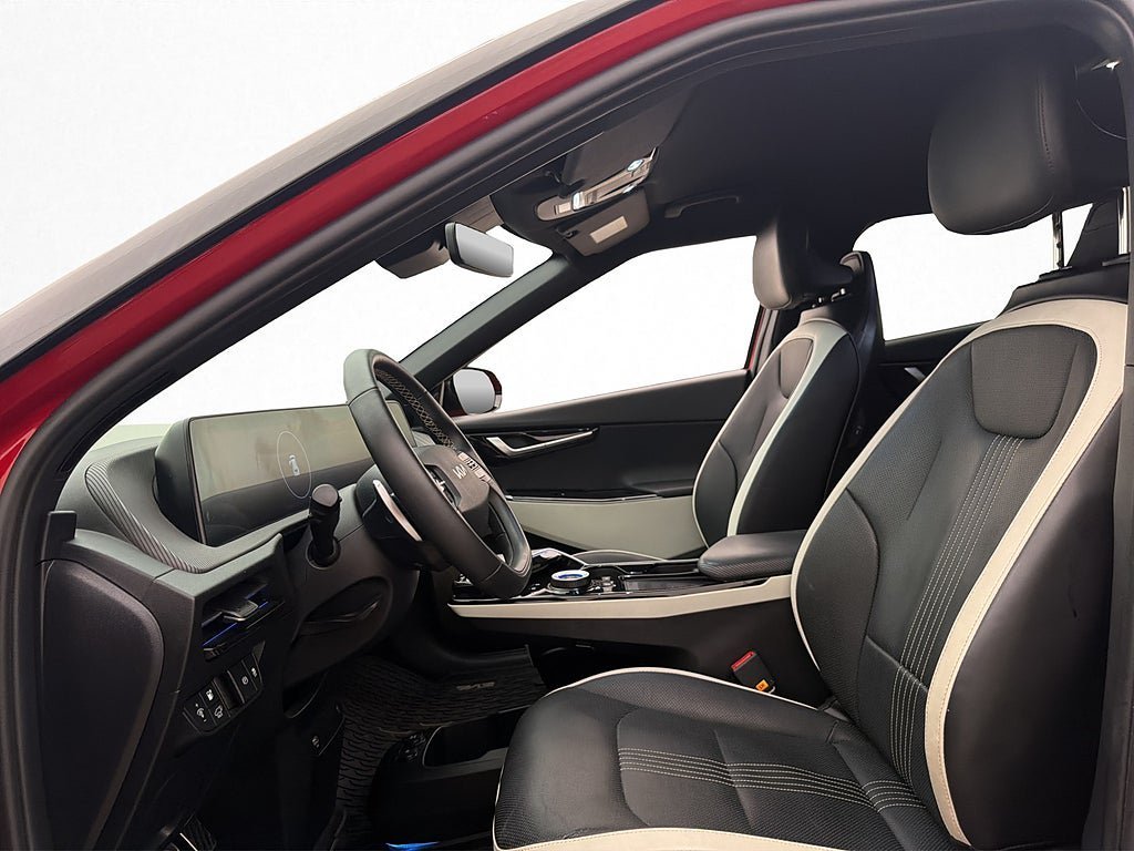Vehicle Image 14