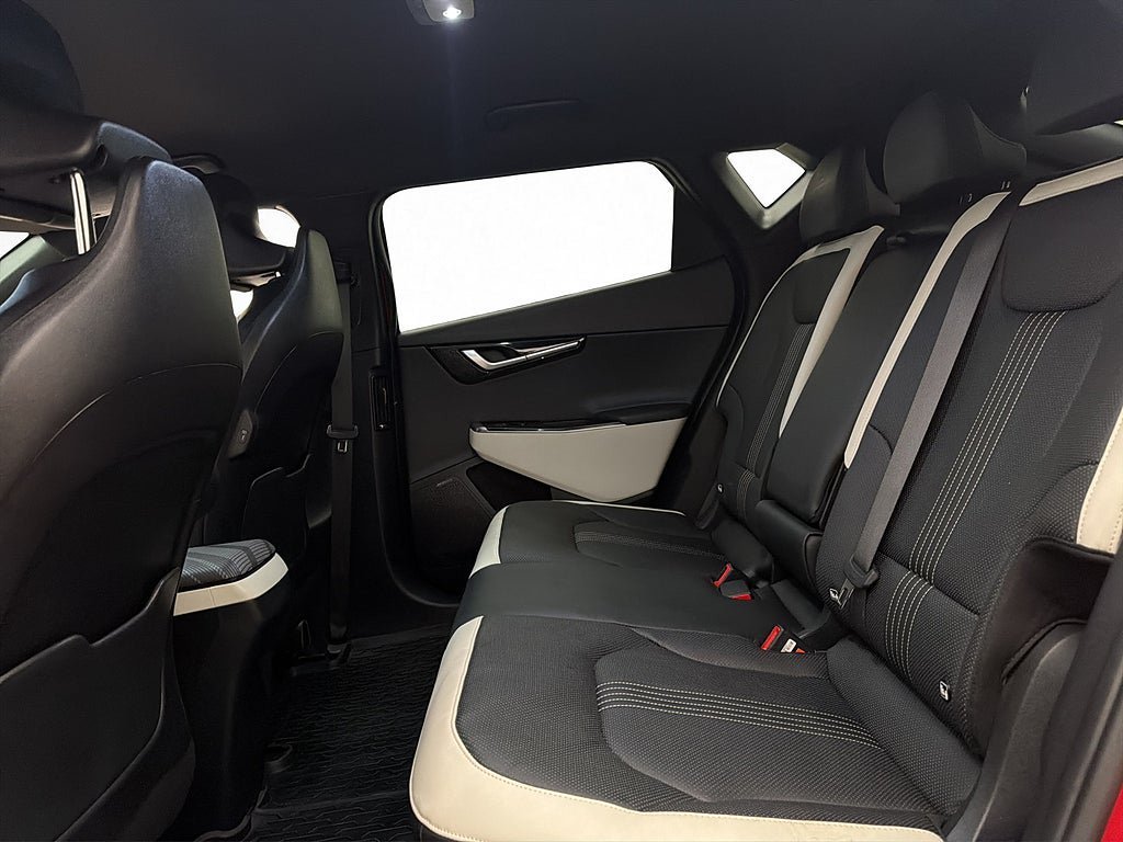 Vehicle Image 36