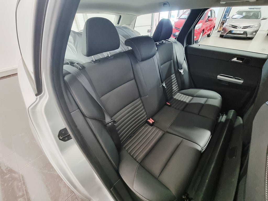 Vehicle Image 19