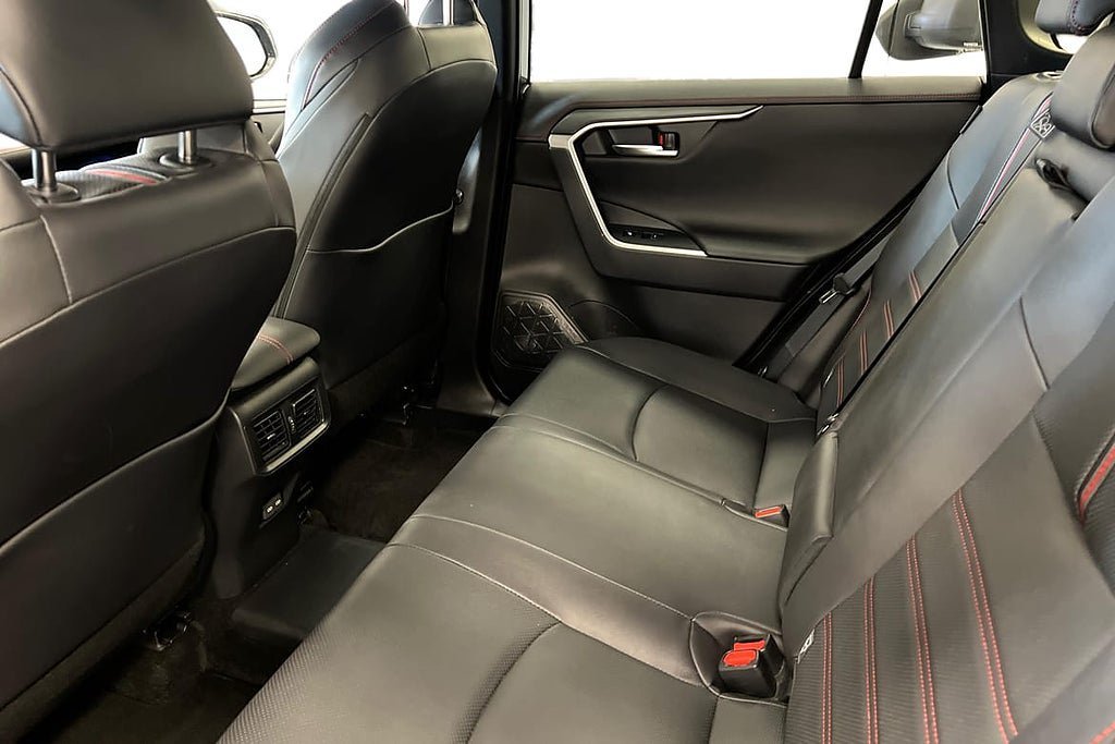 Vehicle Image 13