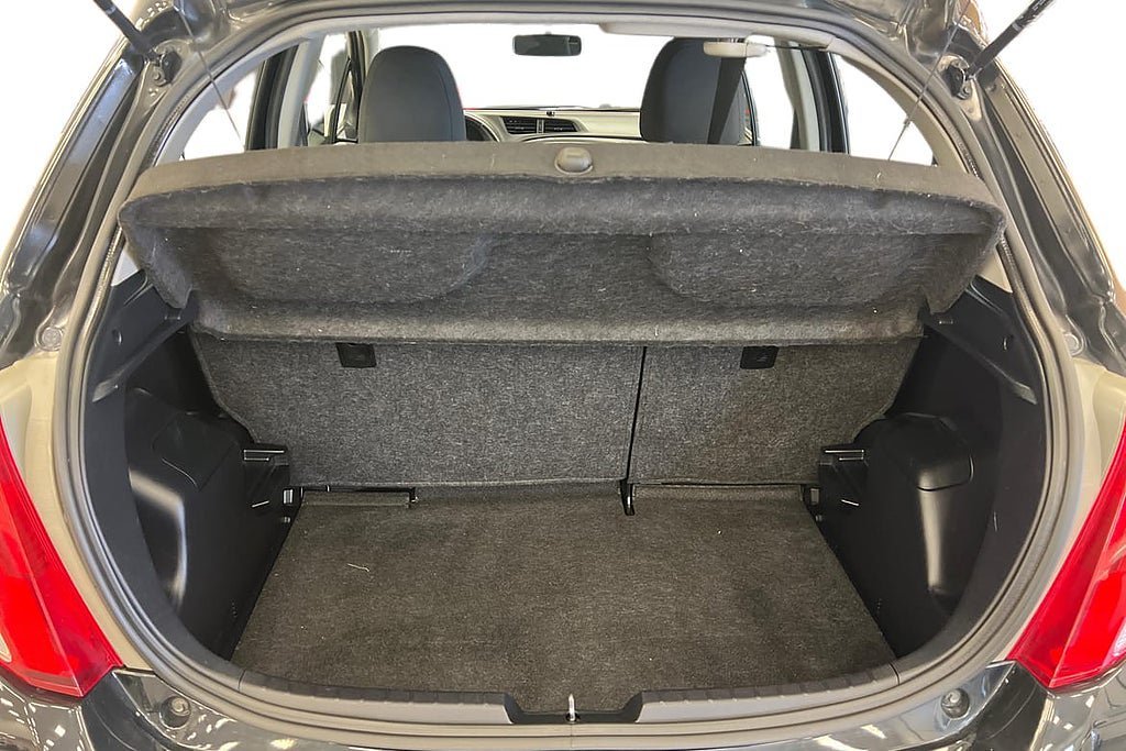 Vehicle Image 12