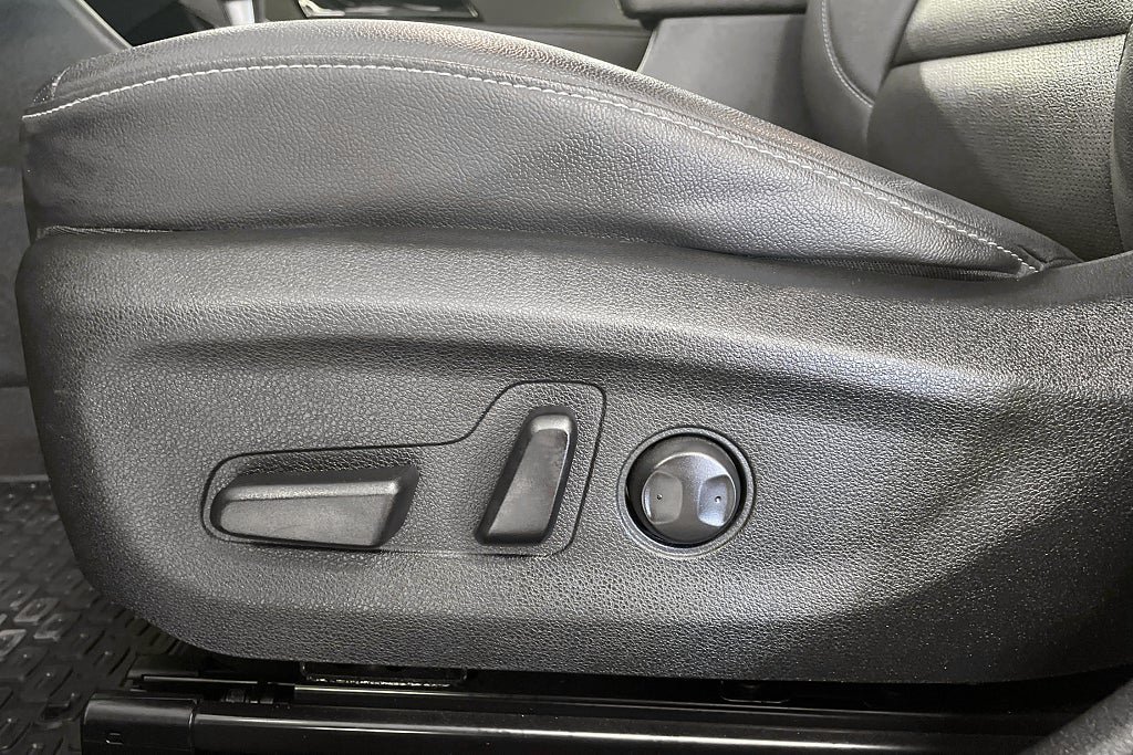Vehicle Image 19