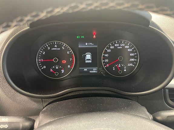 Vehicle Image 12