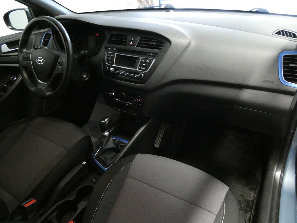 Vehicle Image 12