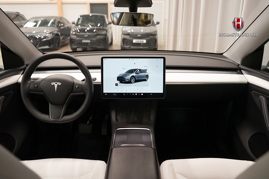 Vehicle Image 13