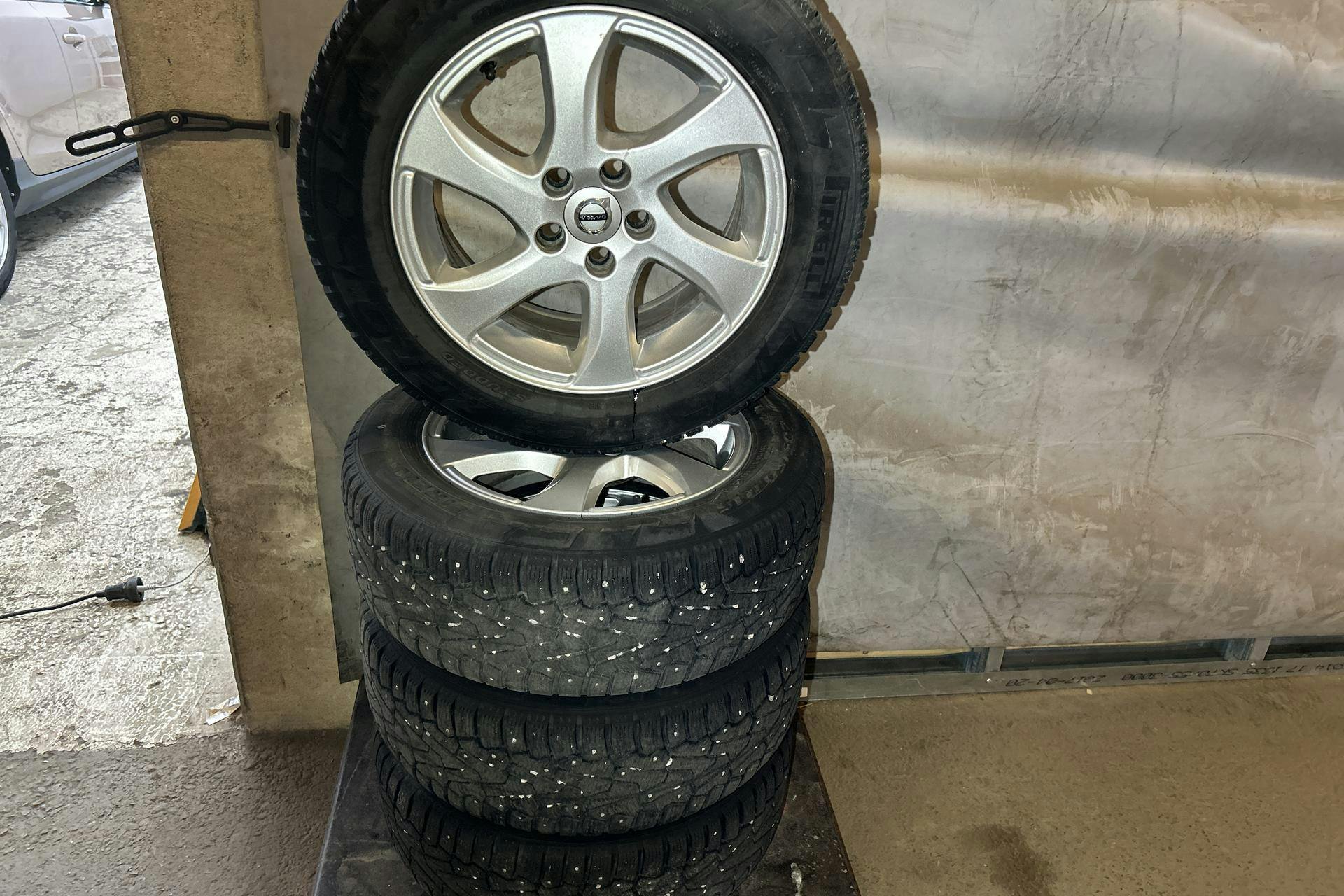 Vehicle Image 12