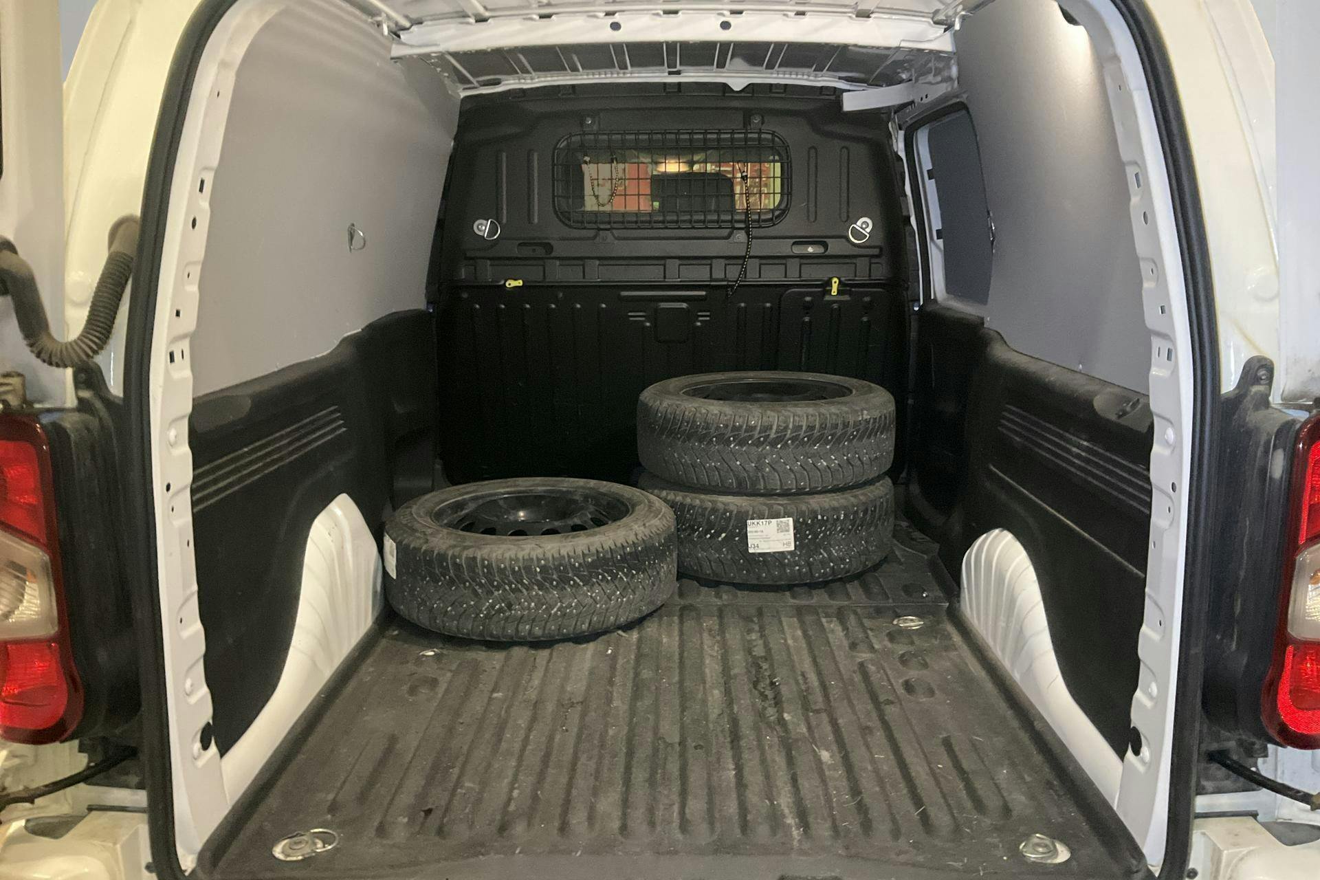 Vehicle Image 9