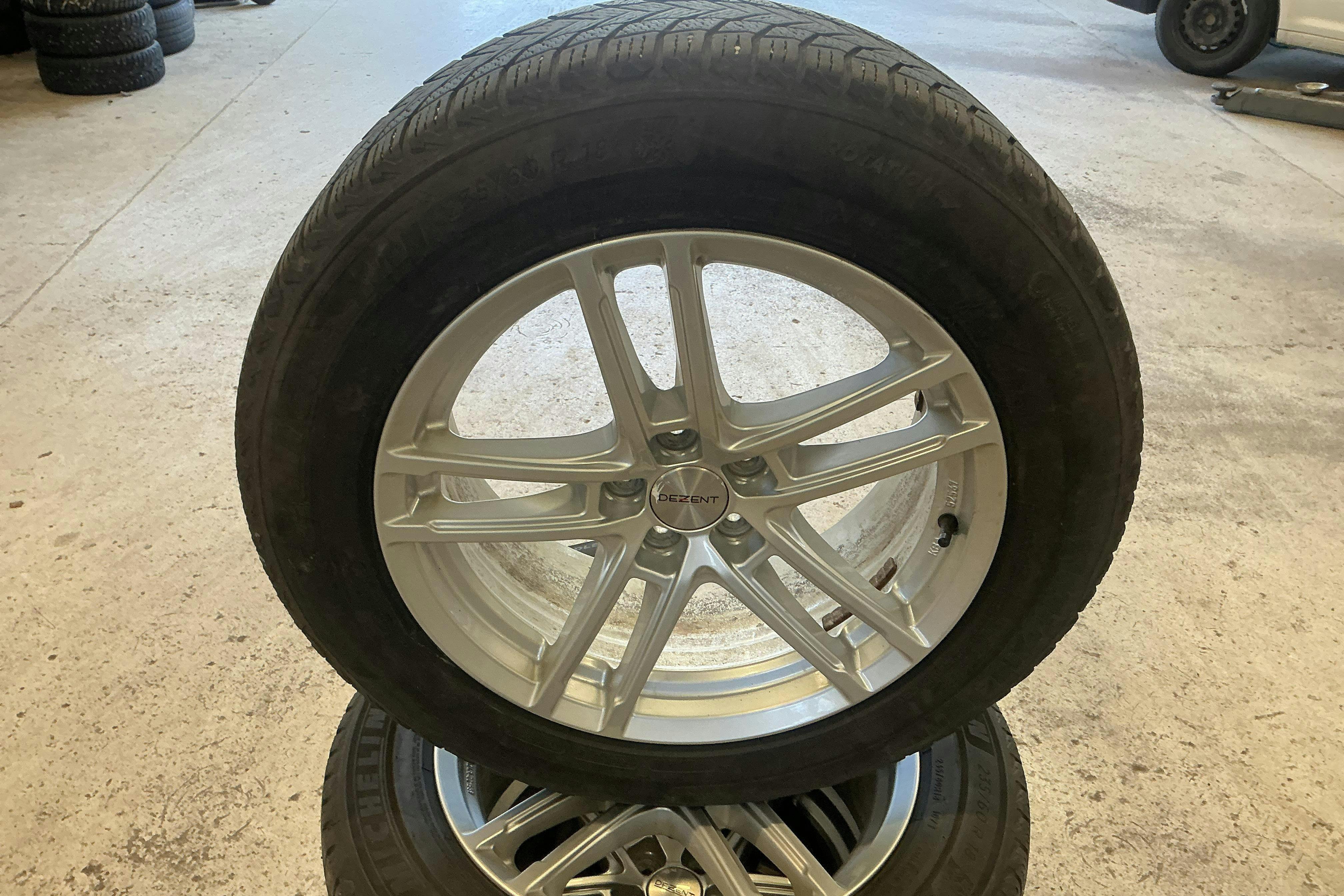 Vehicle Image 21