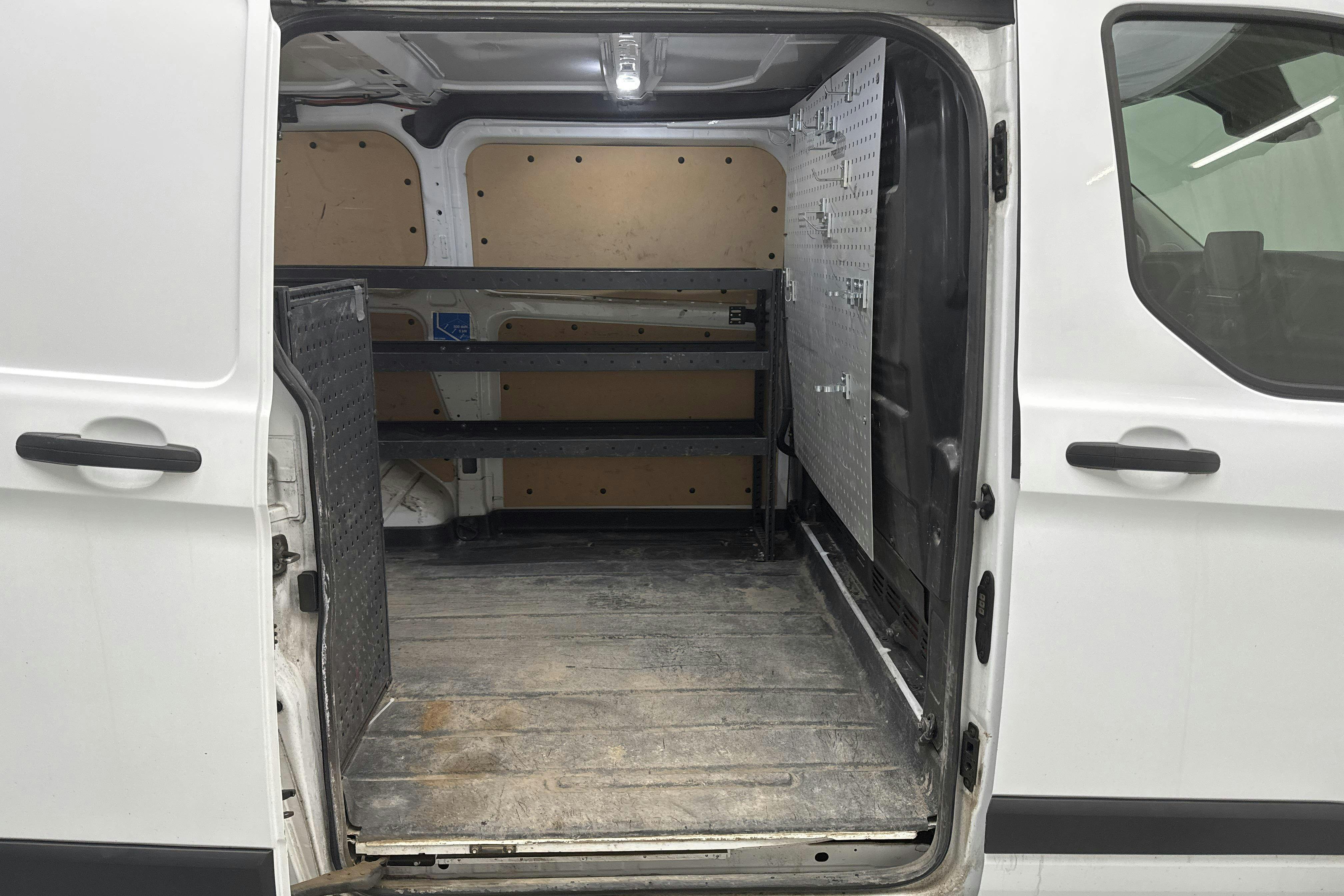 Vehicle Image 8