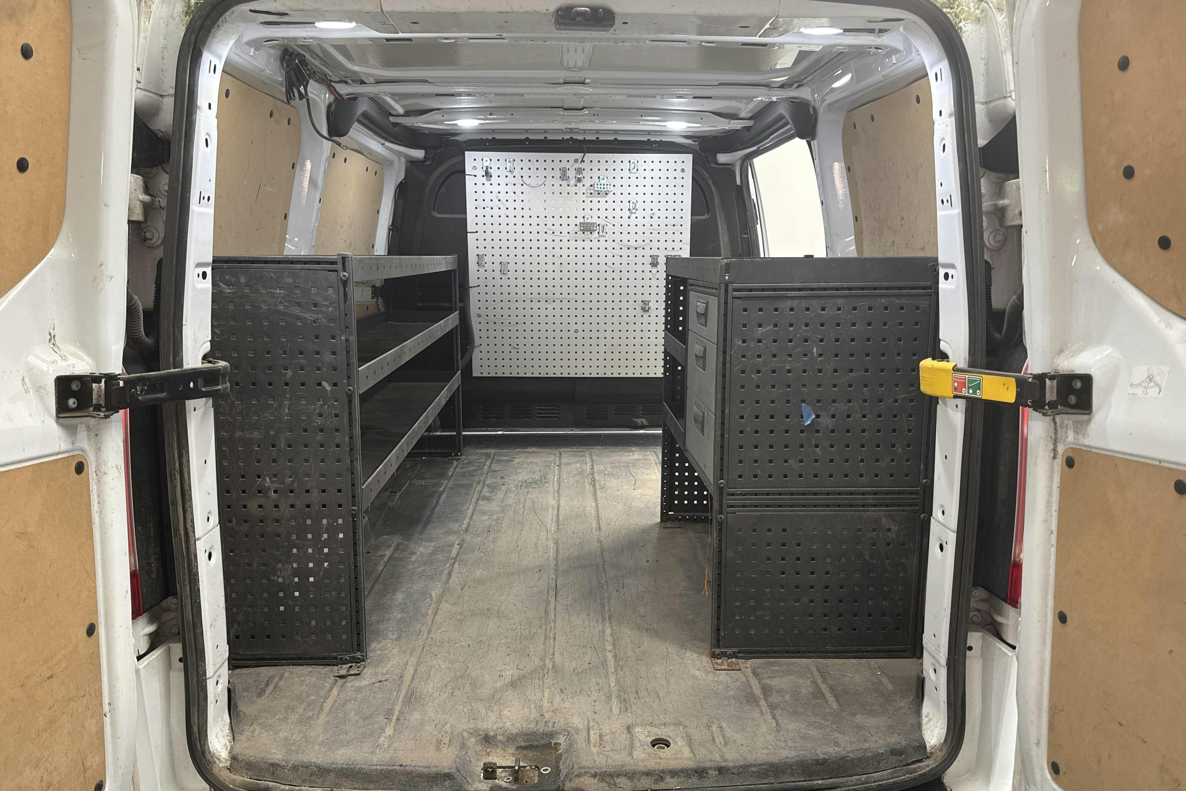 Vehicle Image 9