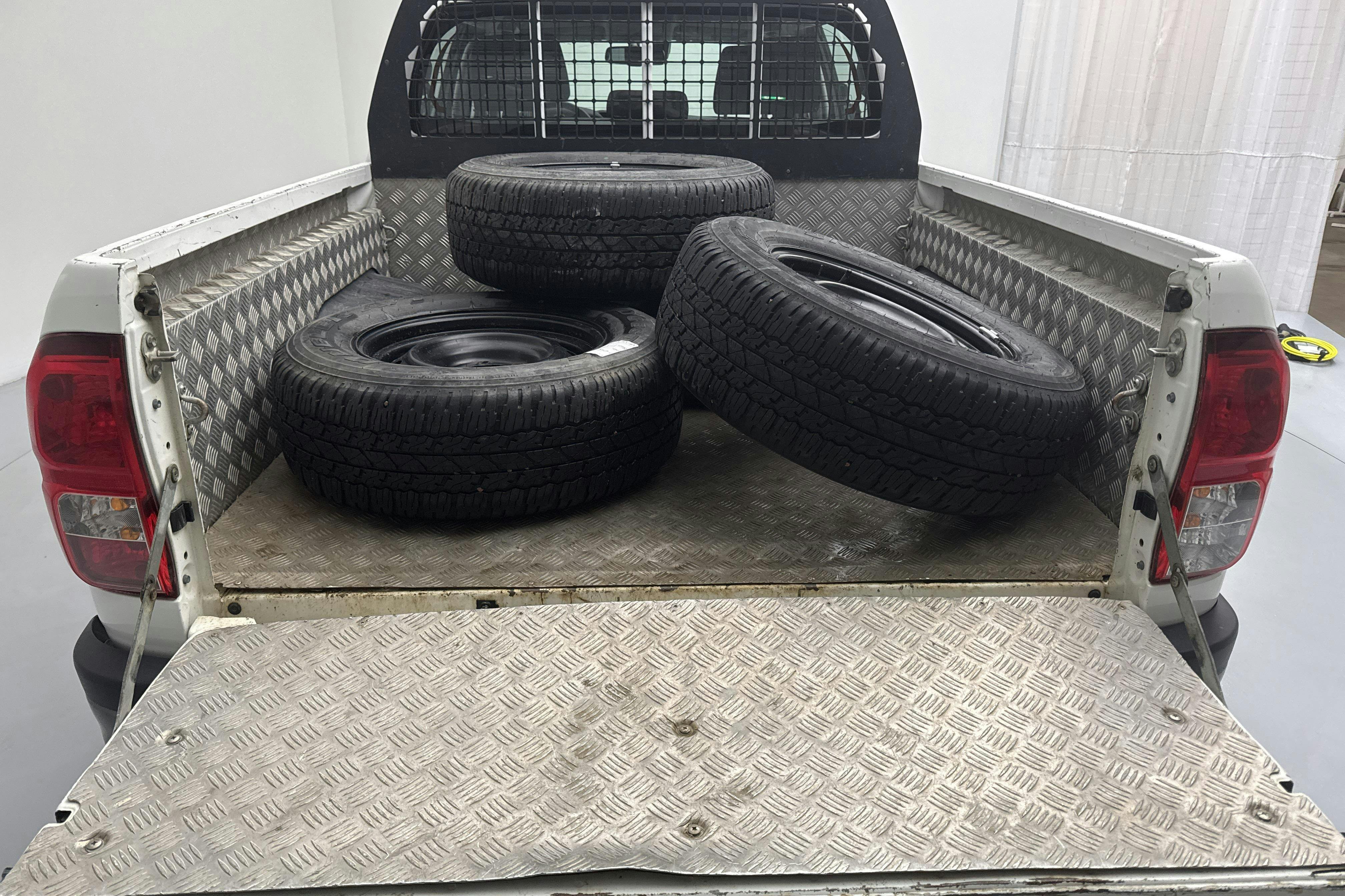 Vehicle Image 9