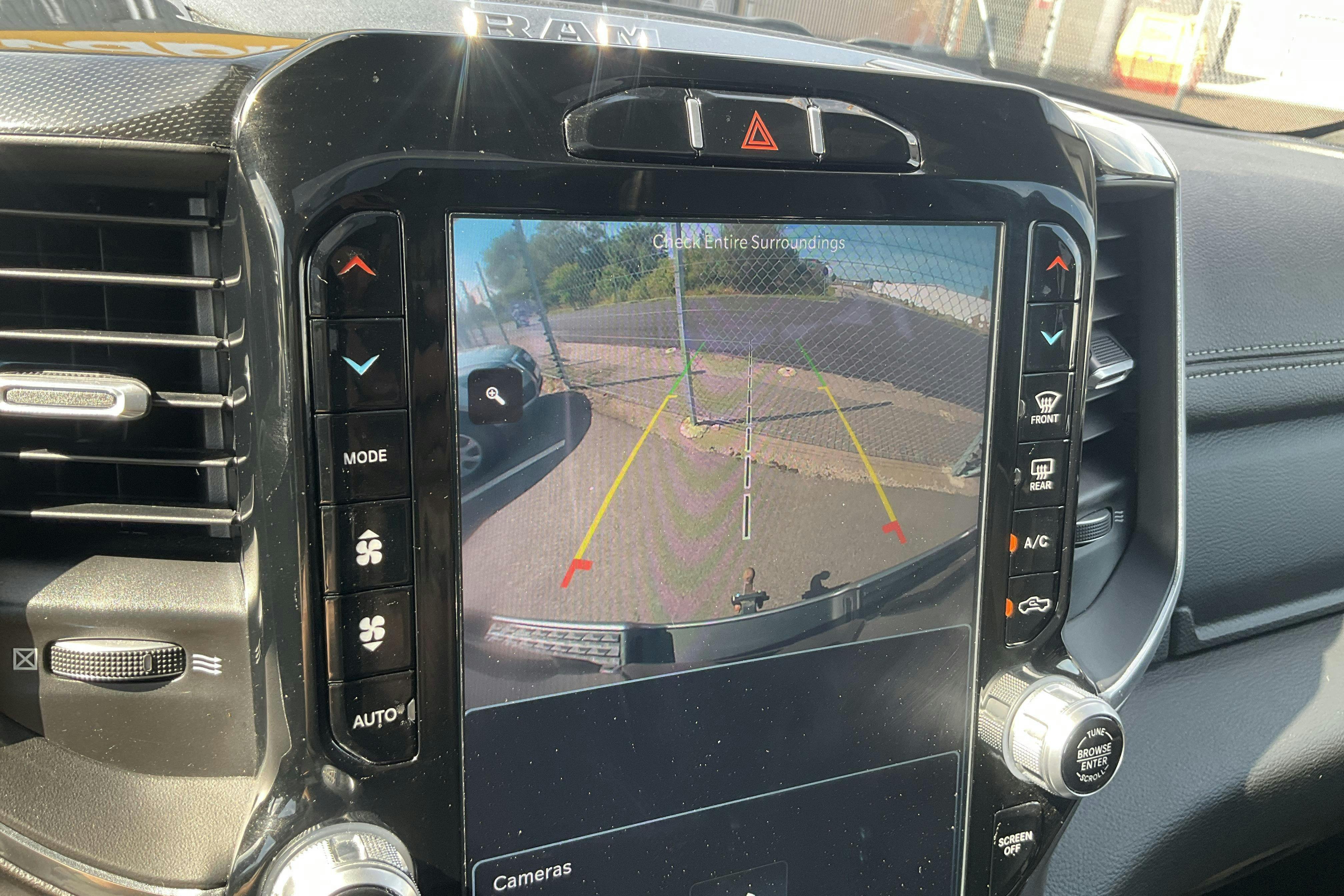 Vehicle Image 12
