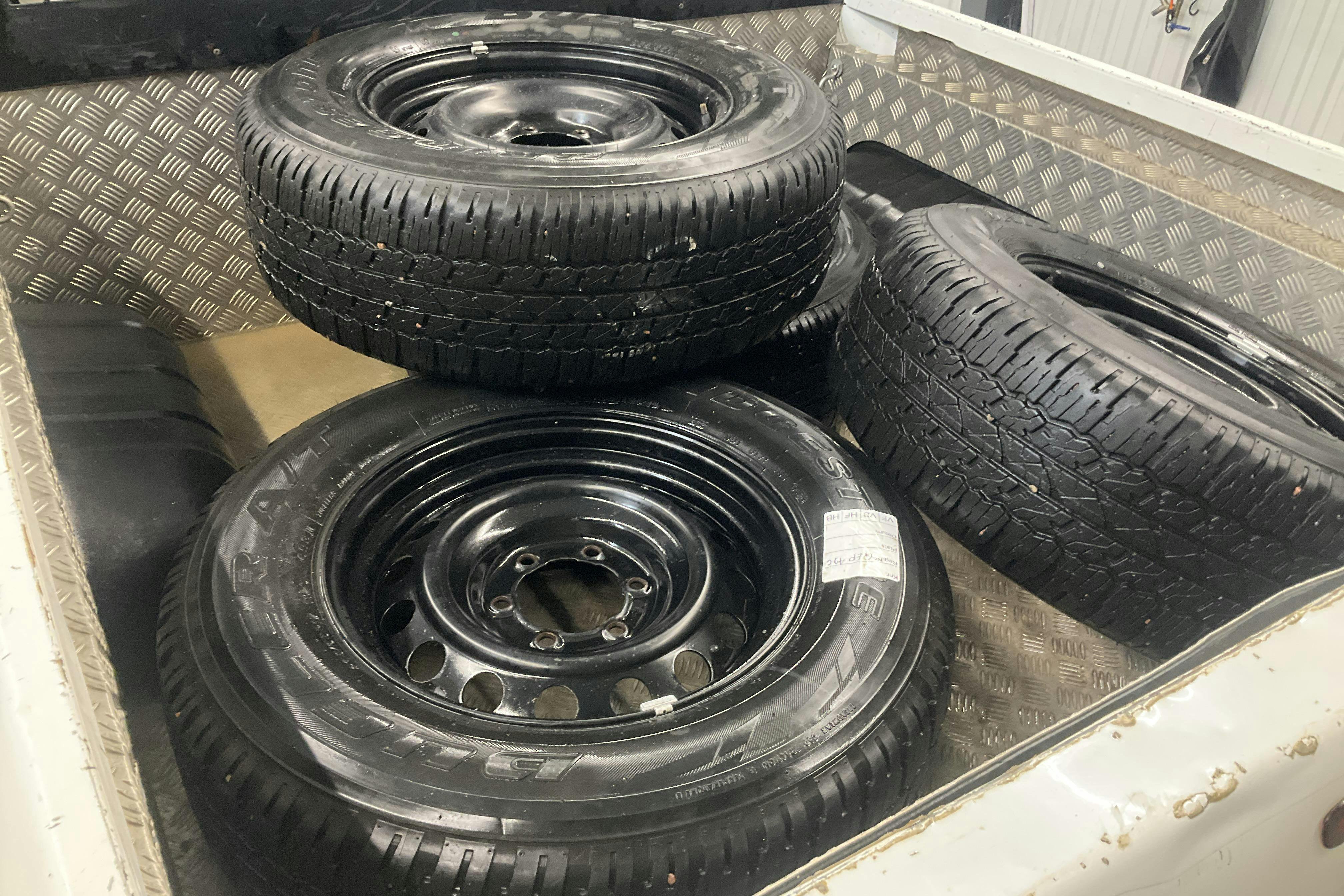 Vehicle Image 12