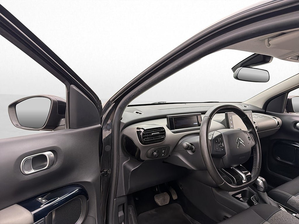 Vehicle Image 10
