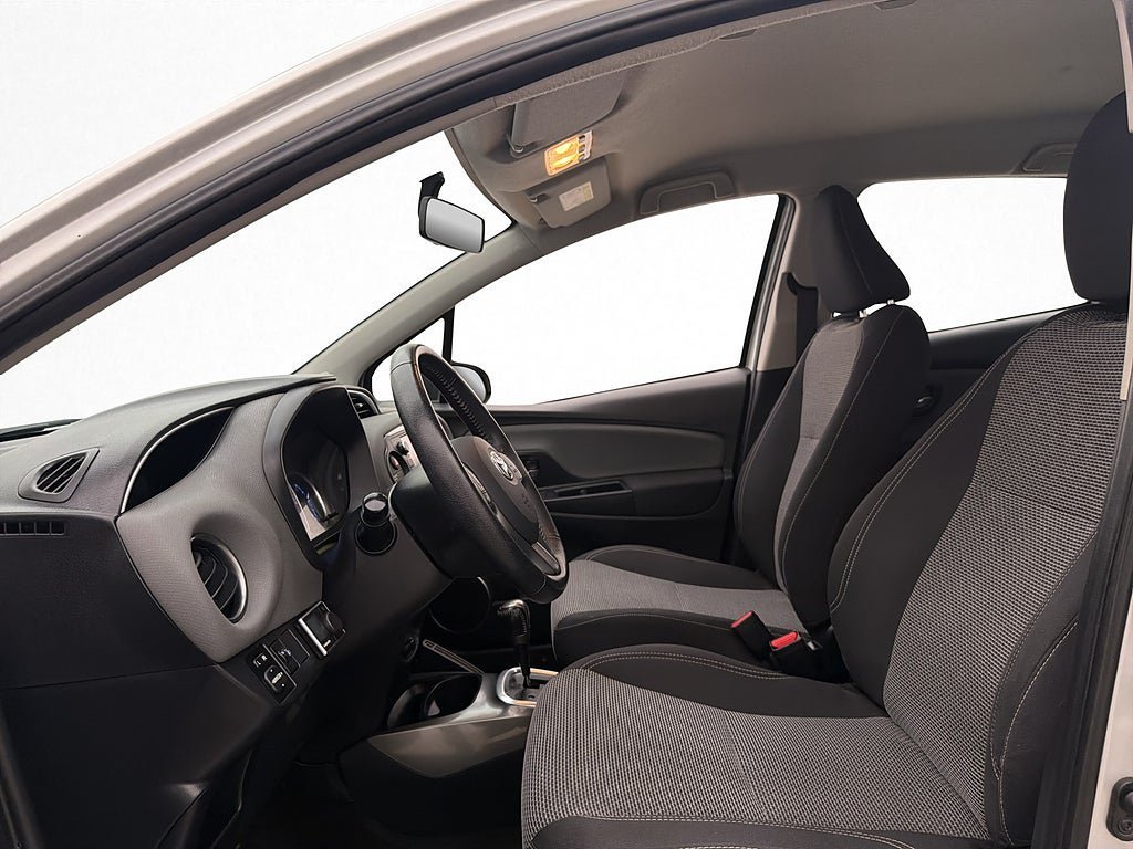 Vehicle Image 11