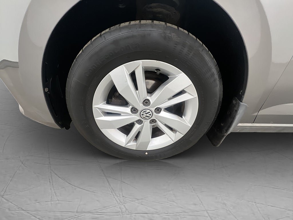 Vehicle Image 25