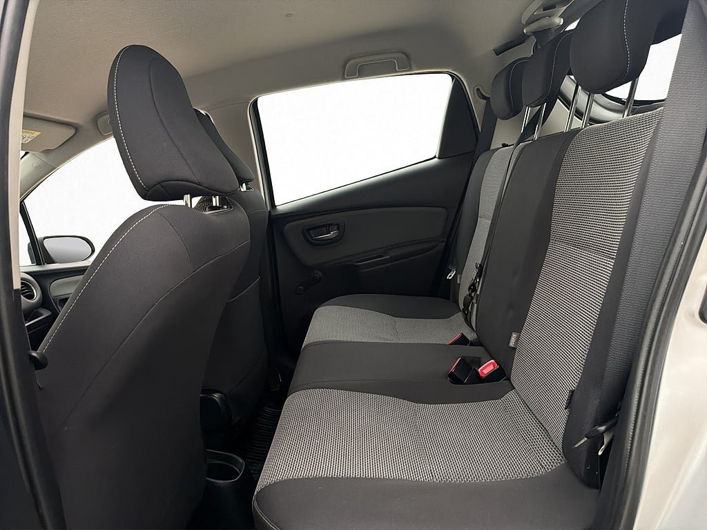 Vehicle Image 25