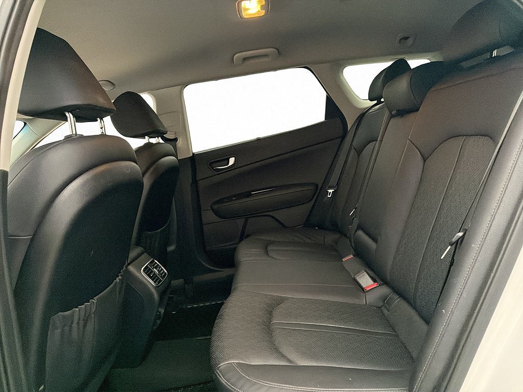 Vehicle Image 28