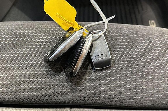 Vehicle Image 25