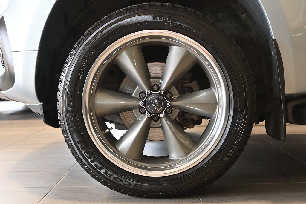 Vehicle Image 6