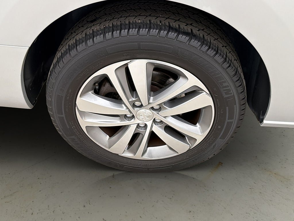 Vehicle Image 32