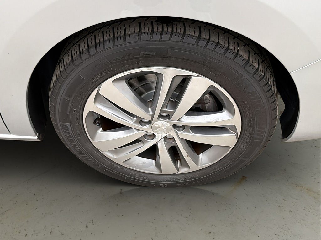 Vehicle Image 33