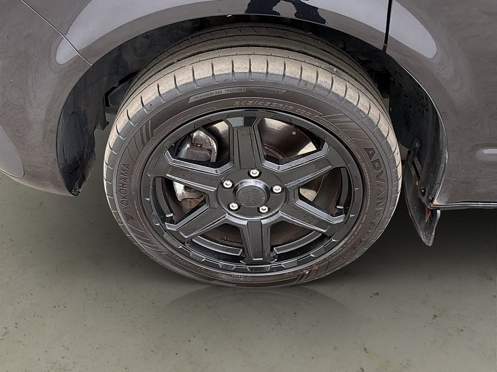 Vehicle Image 33