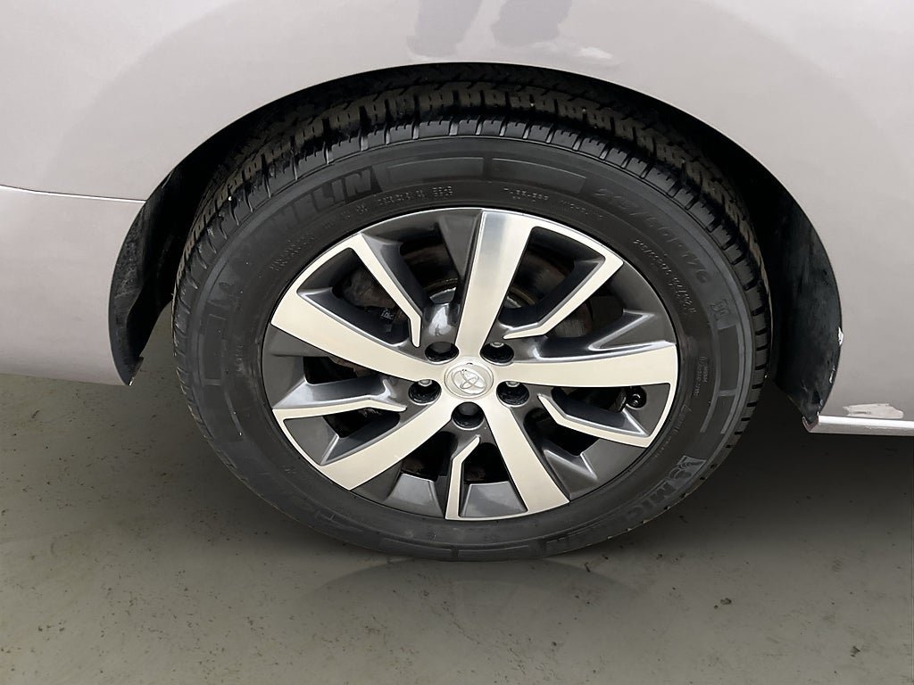 Vehicle Image 36
