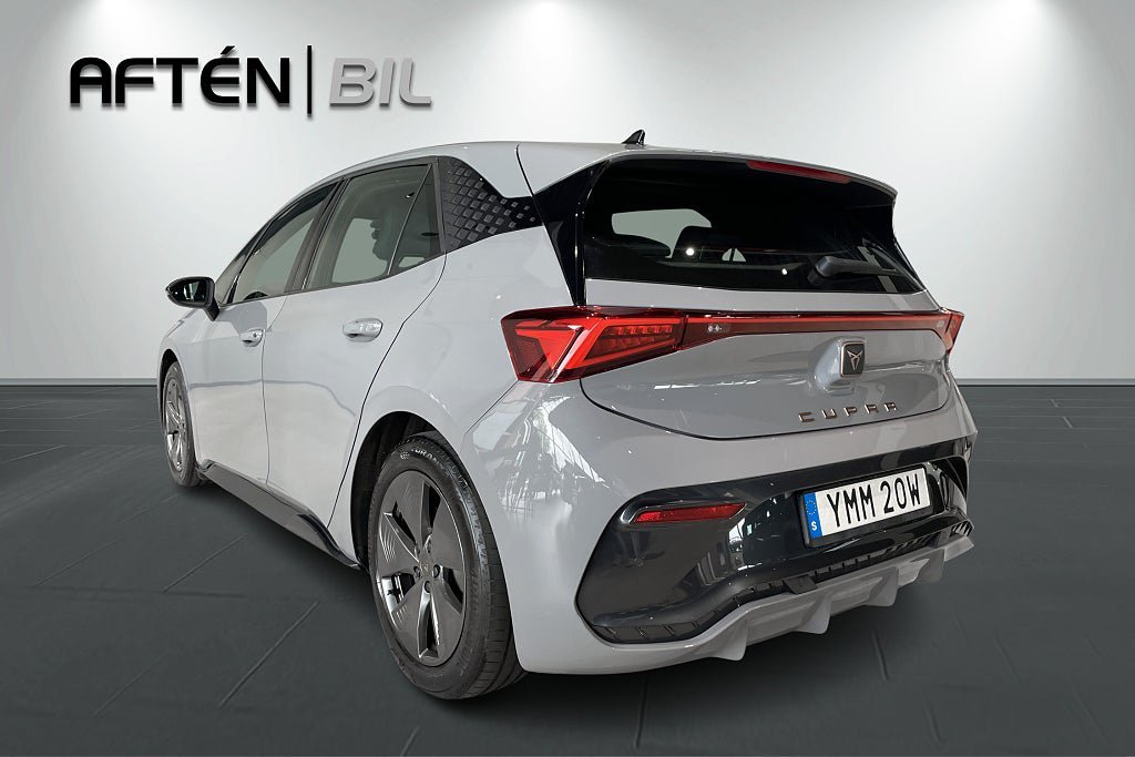 Vehicle Image 8