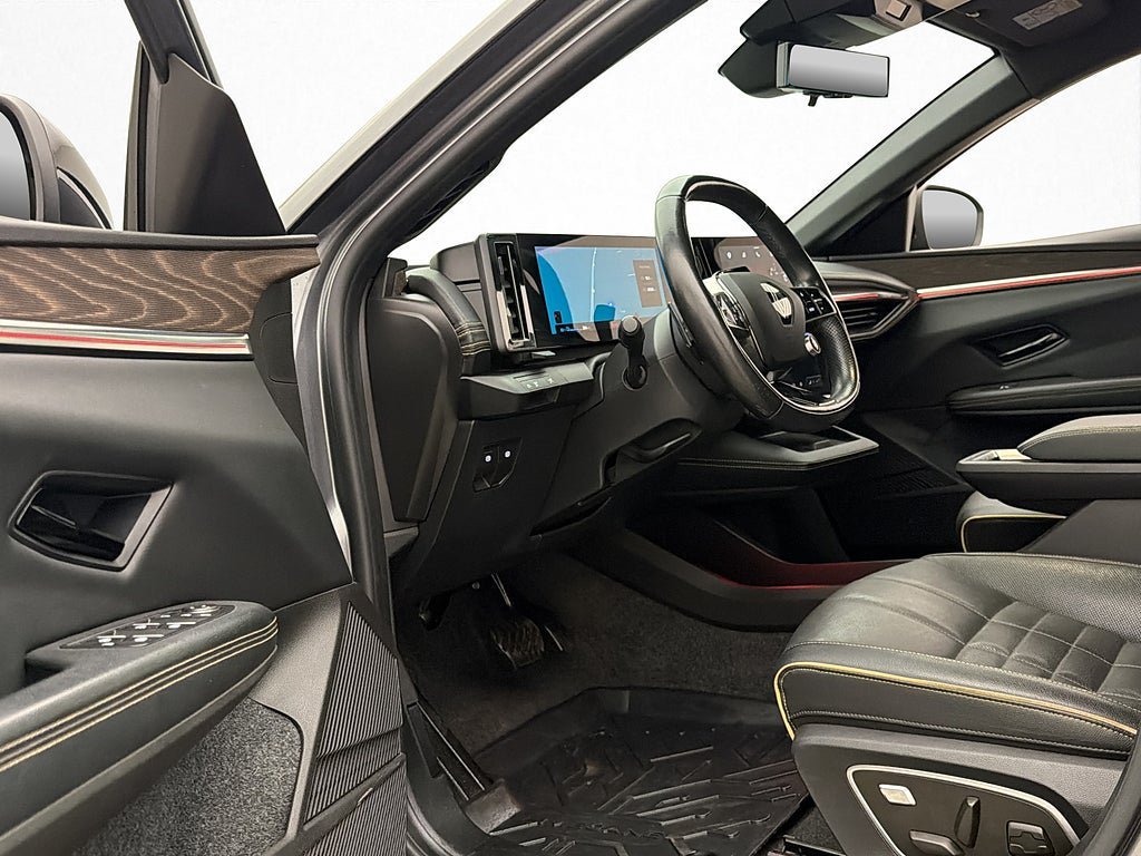 Vehicle Image 13