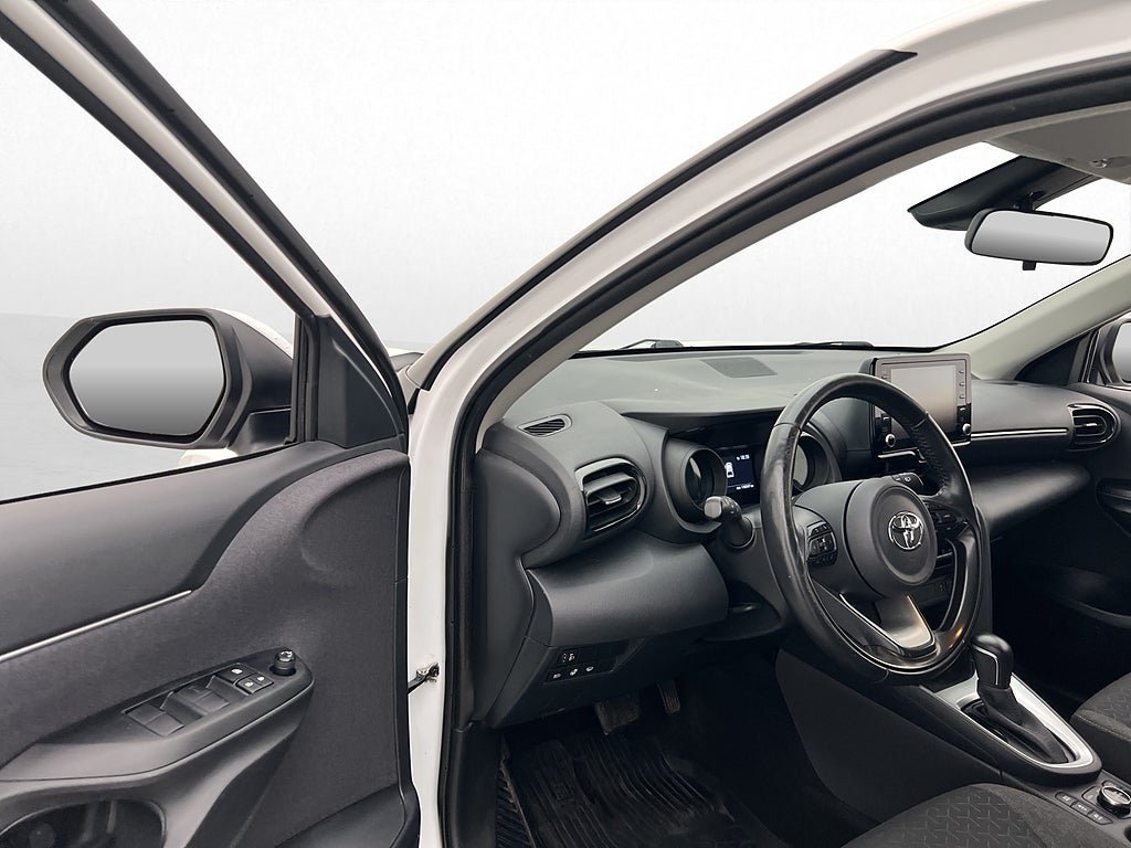 Vehicle Image 10