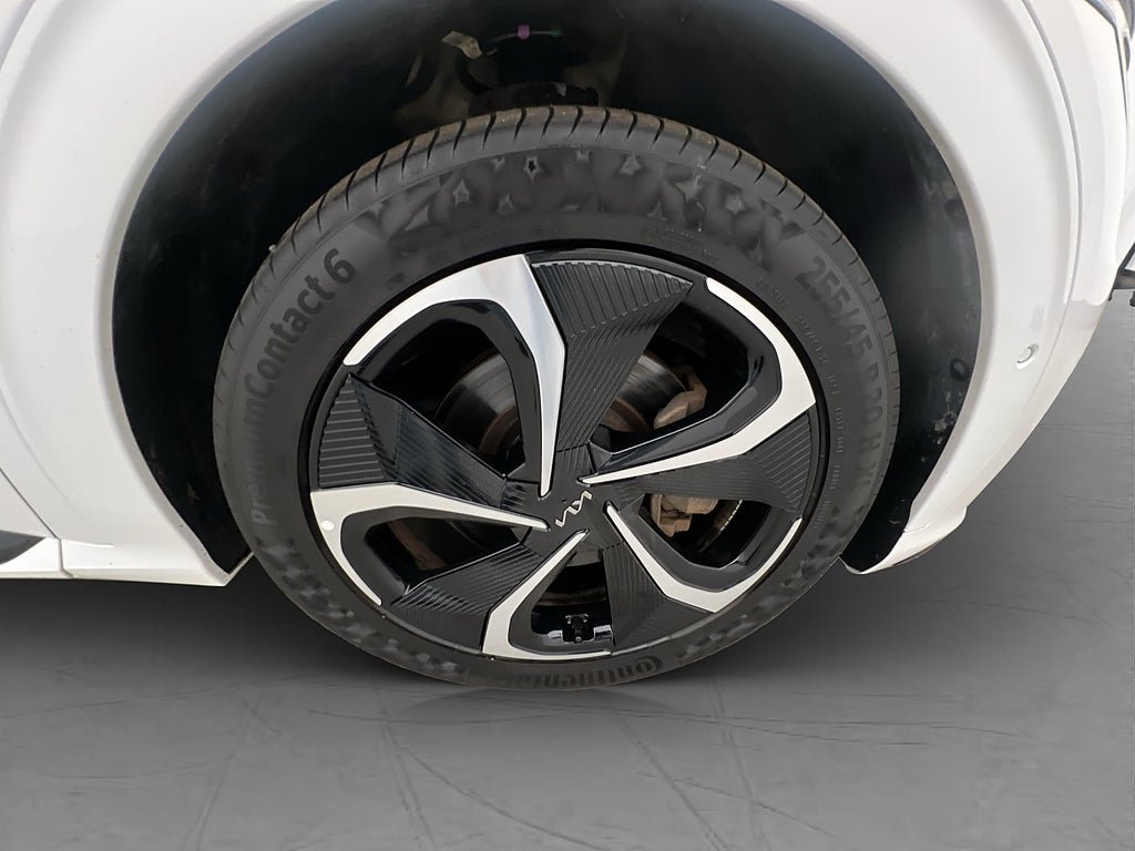 Vehicle Image 35